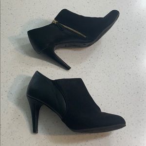 Dexflex Comfort 11W wide black zip up booties